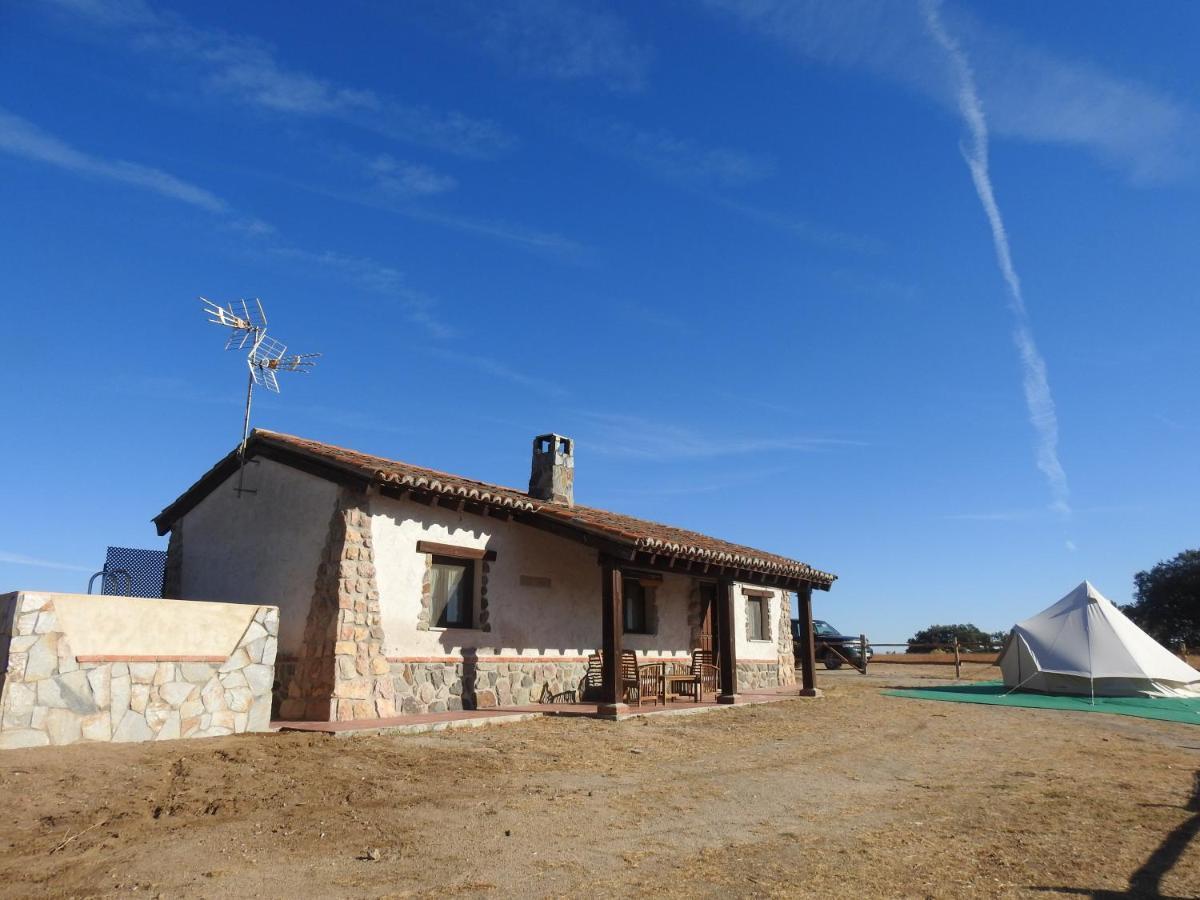 Eco-Lodge En La Reserva Privada Campanarios De Azaba - Proyecto De Conservacion Espeja Екстериор снимка