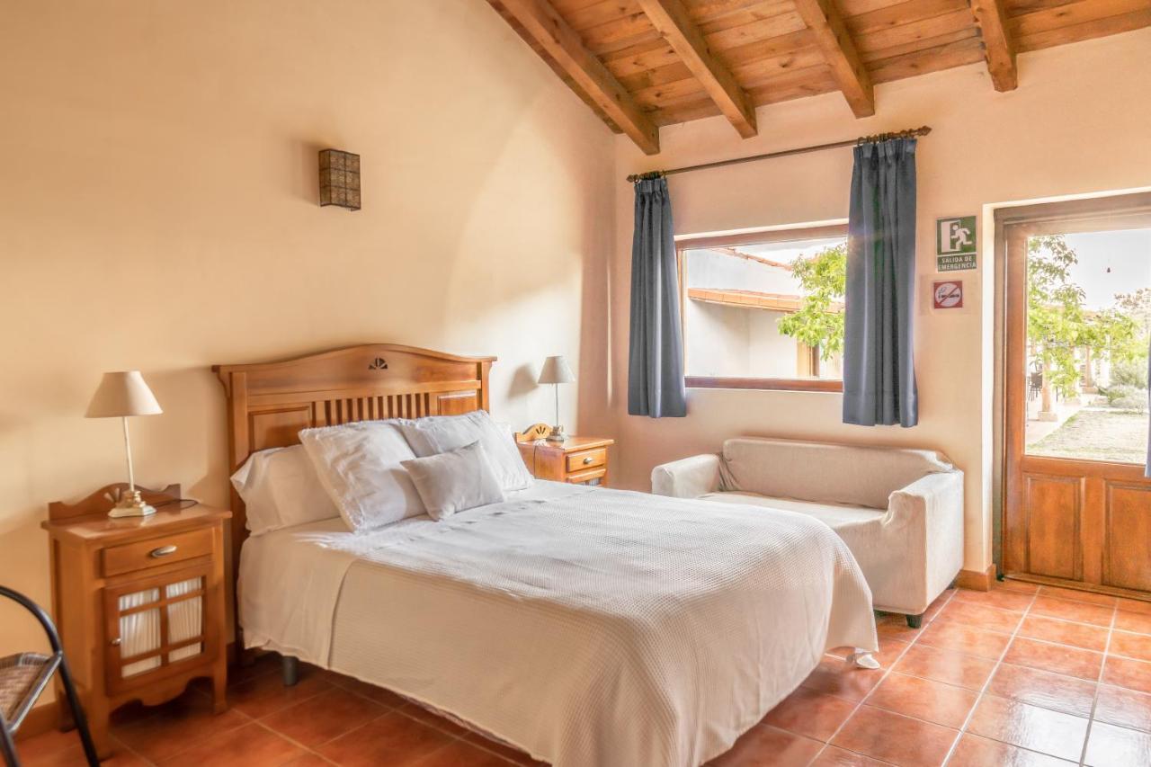 Eco-Lodge En La Reserva Privada Campanarios De Azaba - Proyecto De Conservacion Espeja Екстериор снимка