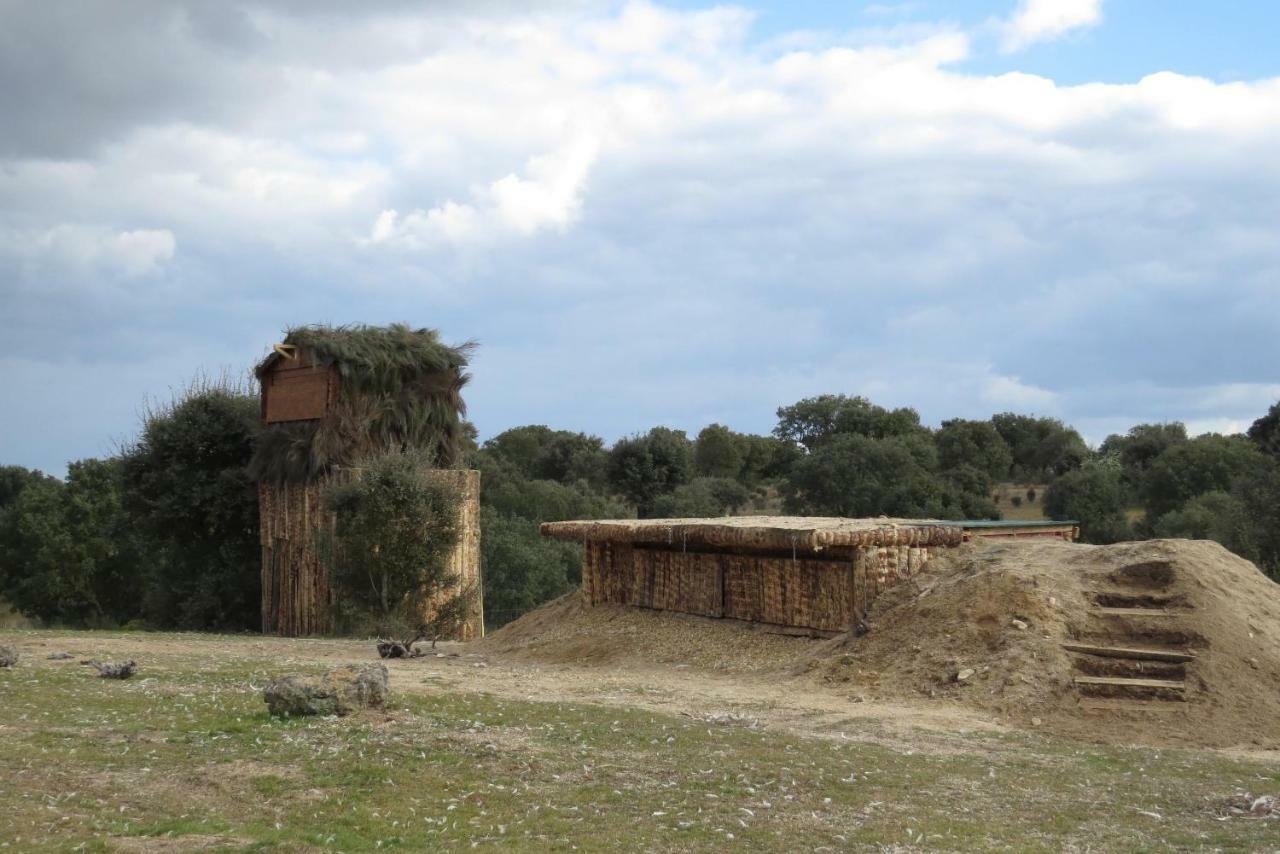 Eco-Lodge En La Reserva Privada Campanarios De Azaba - Proyecto De Conservacion Espeja Екстериор снимка